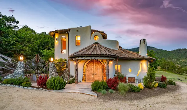 2700 N Valley View Road, Ashland, OR 97520