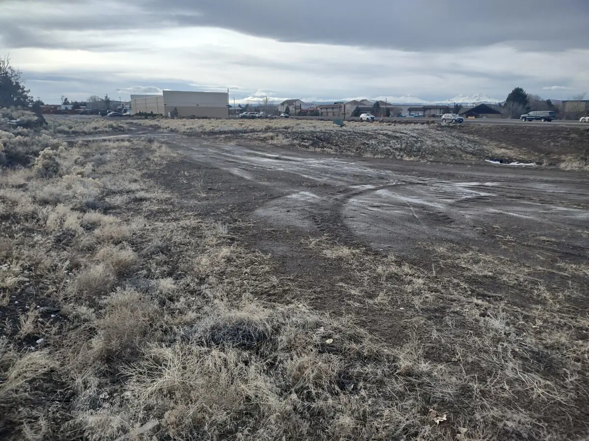 3.27 acres S Hwy 97, Redmond, OR 97756 - #1