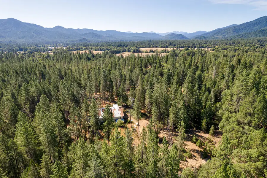 9184 W Evans Cr, Rogue River, OR 97537 - Image #3