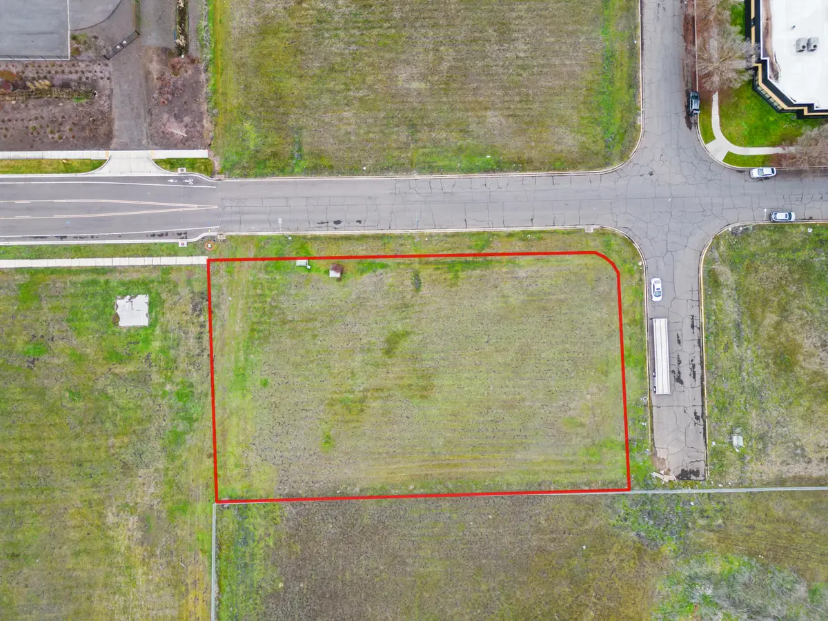 4702 Industry Drive, Medford, OR 97502 - #1