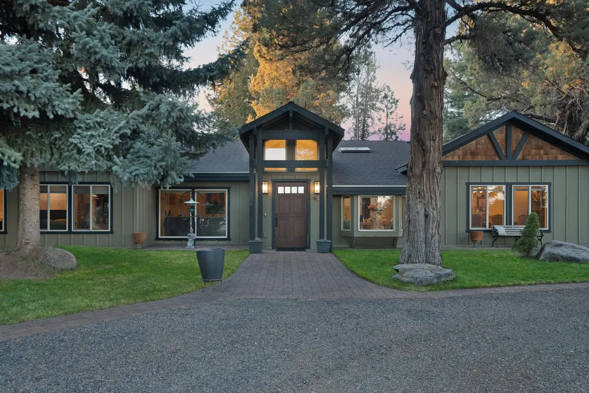 69019 Holmes, Sisters, OR 97759 - Image #1