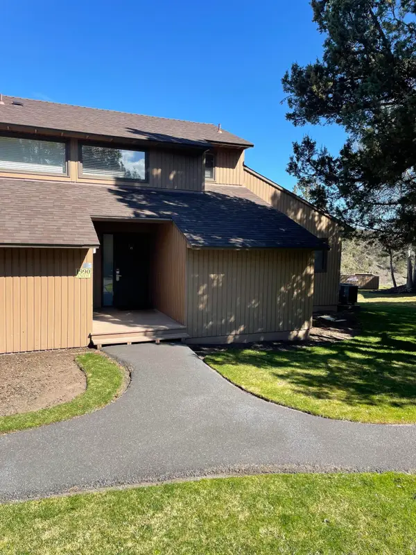 1990 Redtail Hawk, Redmond, OR 97756