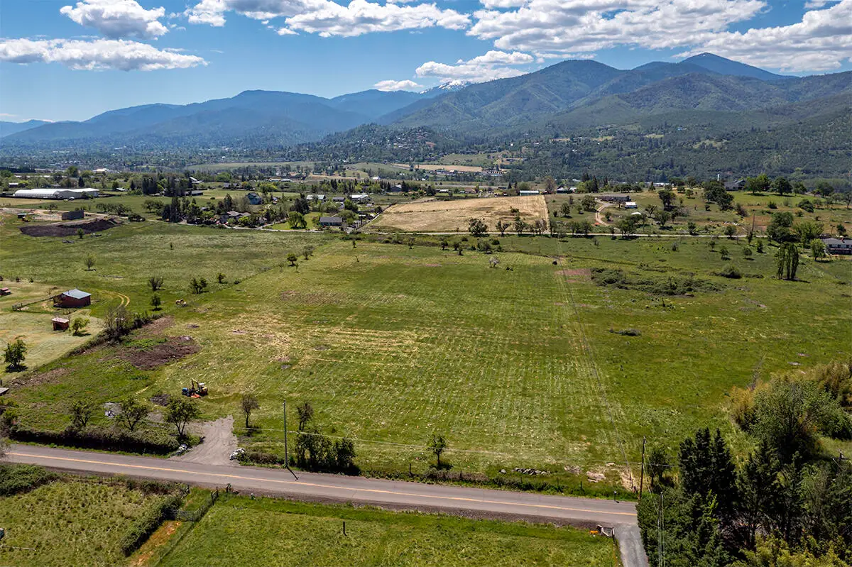 184 E Valley View, Ashland, OR 97520 - Image #1