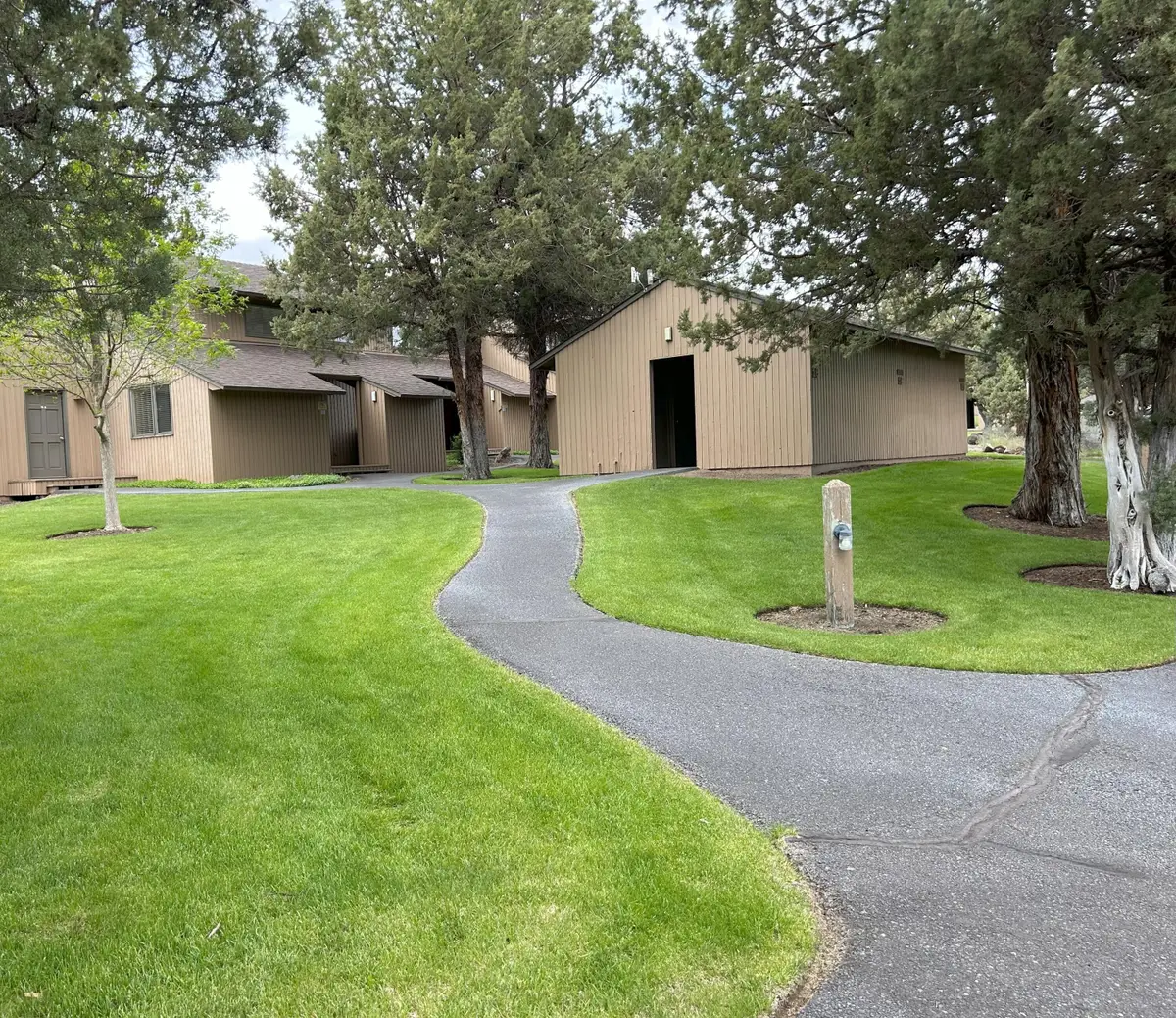 1987 Redtail Hawk, Redmond, OR 97756 - Image #1