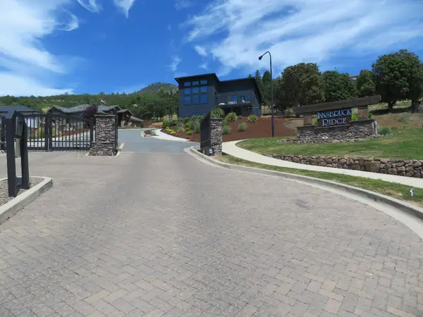 4396 Murry Hill, Medford, OR 97504