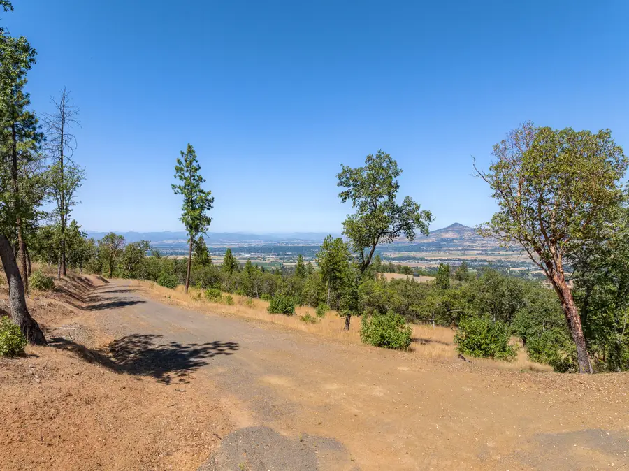 1010 Coleman Hills, Medford, OR 97501 - Image #3