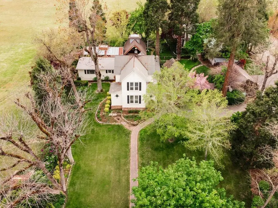 4533 Old Stage, Central Point, OR 97502 - Image #2