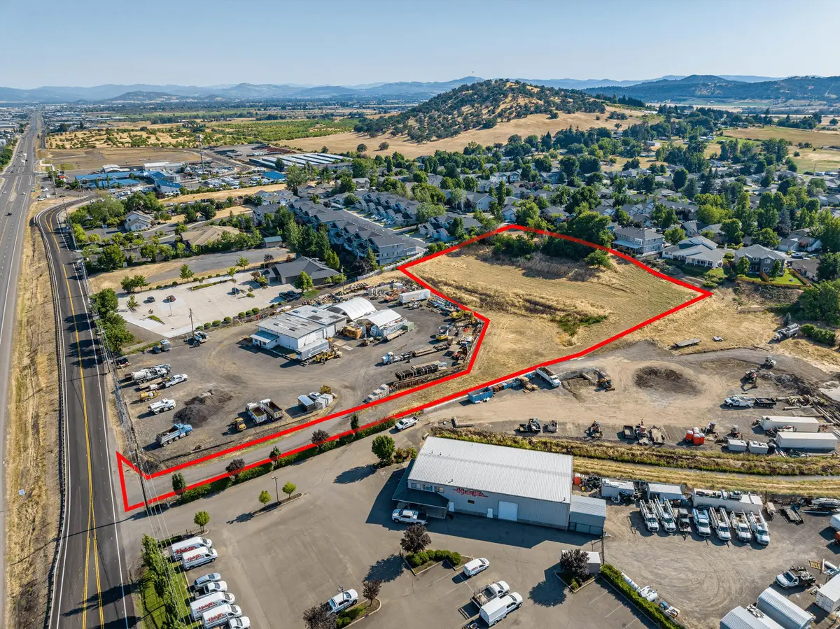 1528 Skyhawk, Medford, OR 97504 - Image #1