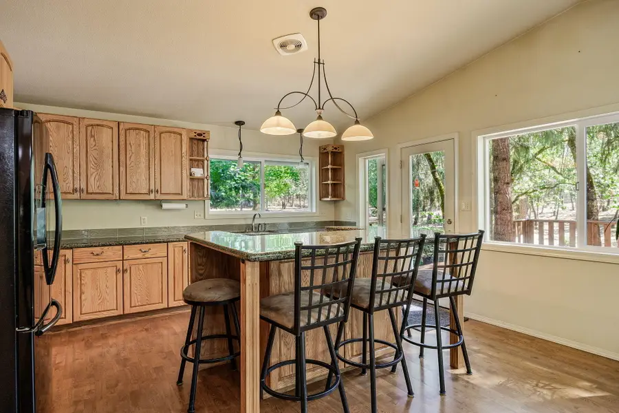 291 Pyle Drive, Grants Pass, OR 97527 - Image #2