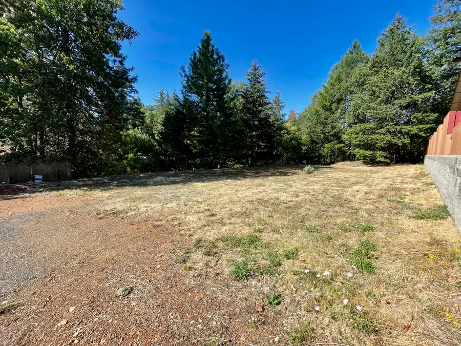 272 Mountain Valley, Cave Junction, OR 97523 - Image #2