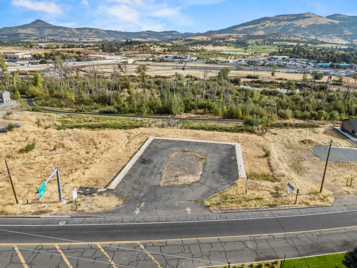 510 N Main Street, Phoenix, OR 97535 - Image #1