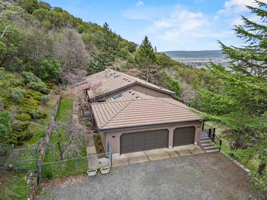 465 Strawberry Hill, Jacksonville, OR 97530 - Image #2