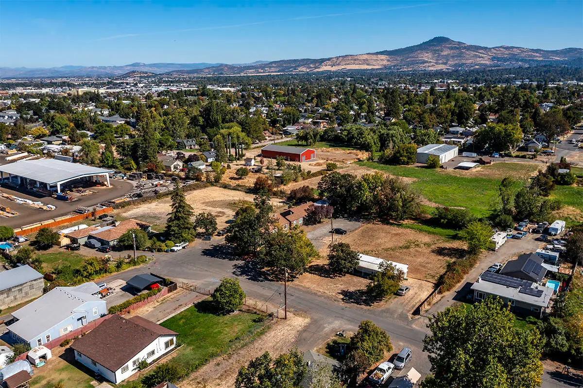 144-166 Reager Street, Medford, OR 97501 - Image #1