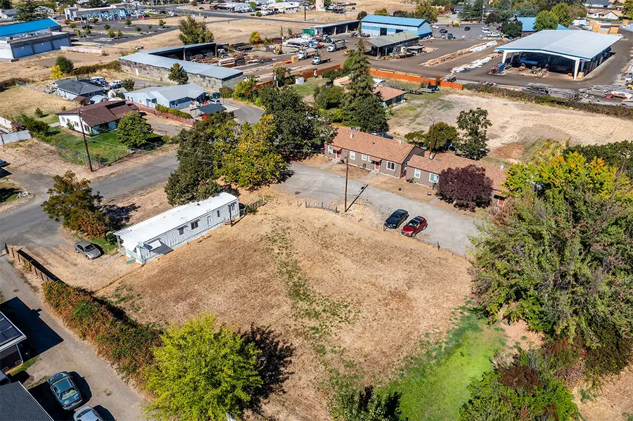 144-166 Reager Street, Medford, OR 97501 - Image #2