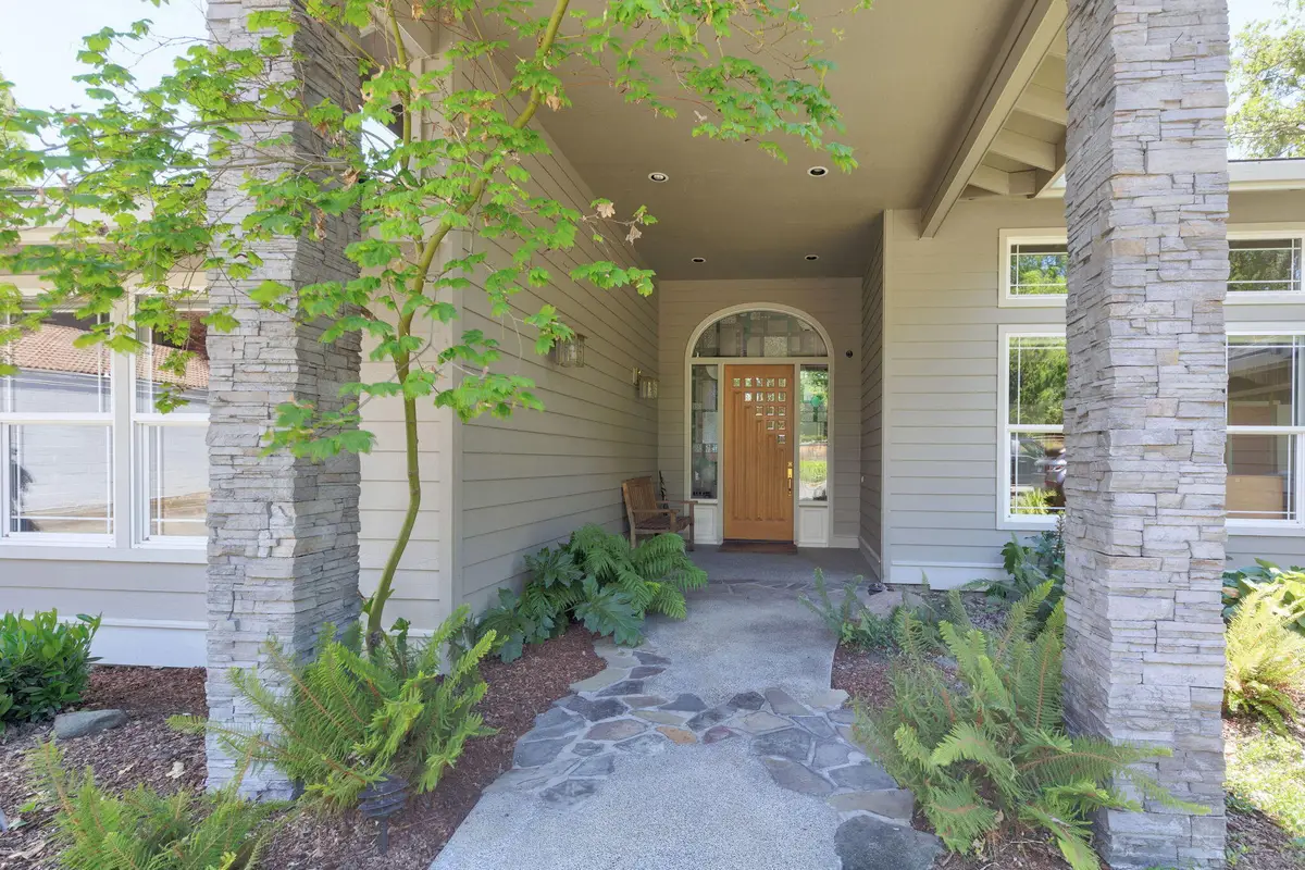 619 SE M, Grants Pass, OR 97526 - Image #1