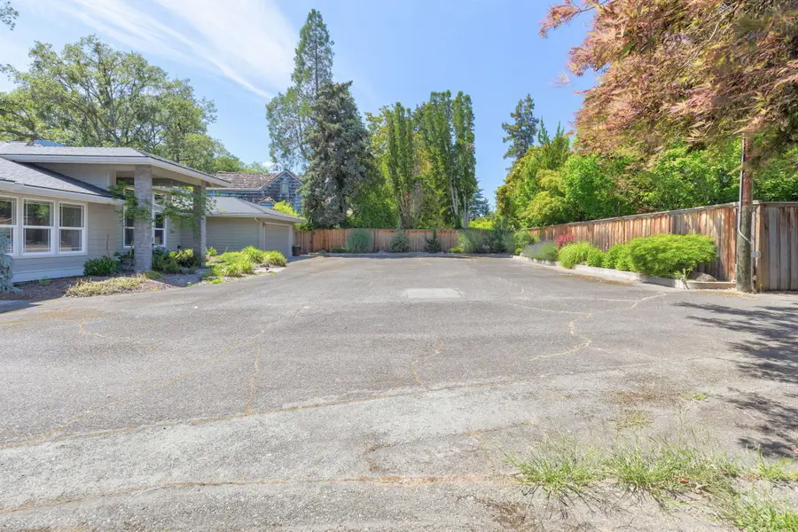 619 SE M, Grants Pass, OR 97526 - Image #3