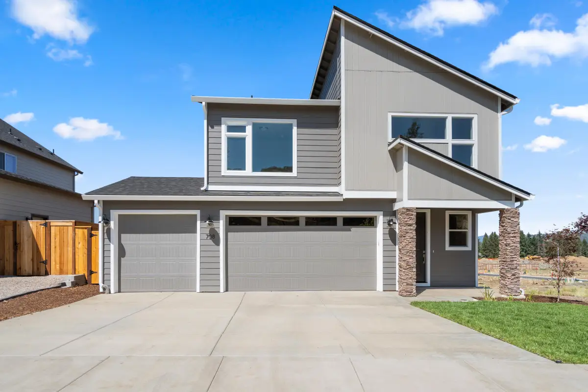 708 Old Waverly, Eagle Point, OR 97524 - Image #1