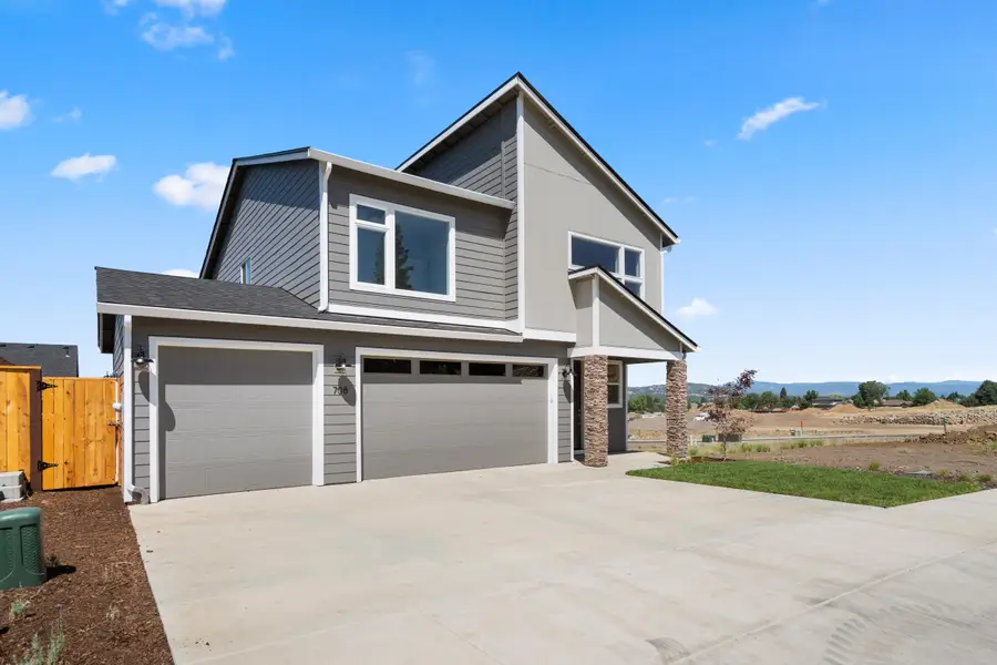 708 Old Waverly, Eagle Point, OR 97524 - Image #3