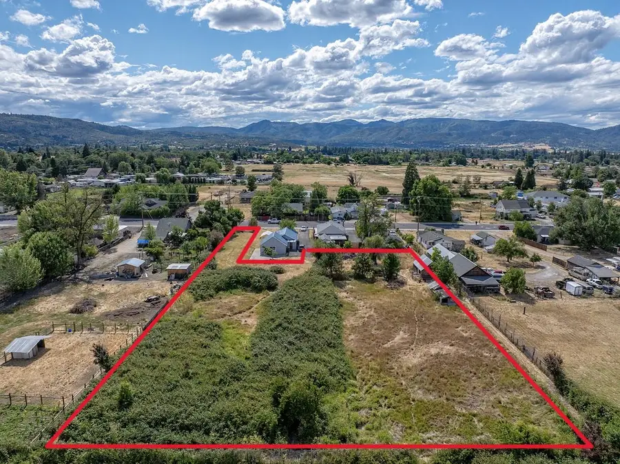 963 Lozier, Medford, OR 97501 - Image #3