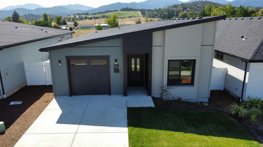 657 Terrazzo, Medford, OR 97501 - Image #2
