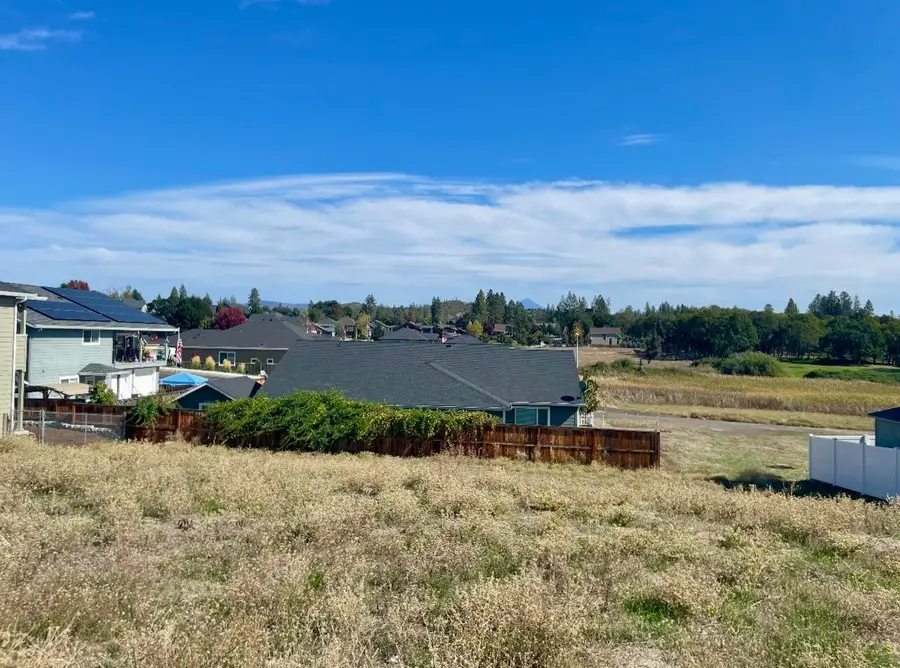 135 Hidden Valley, Eagle Point, OR 97524 - Image #2