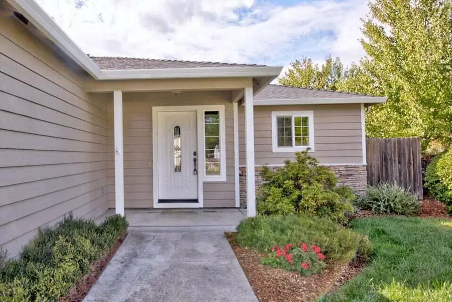 1630 Medart, Grants Pass, OR 97527 - Image #2