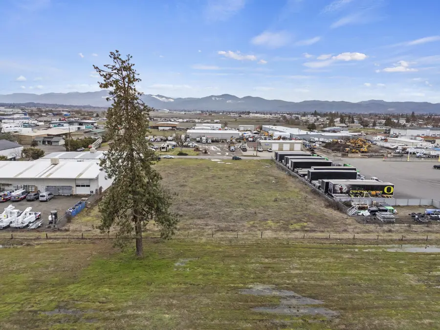 5610 Table Rock Road, Central Point, OR 97502 - Image #2