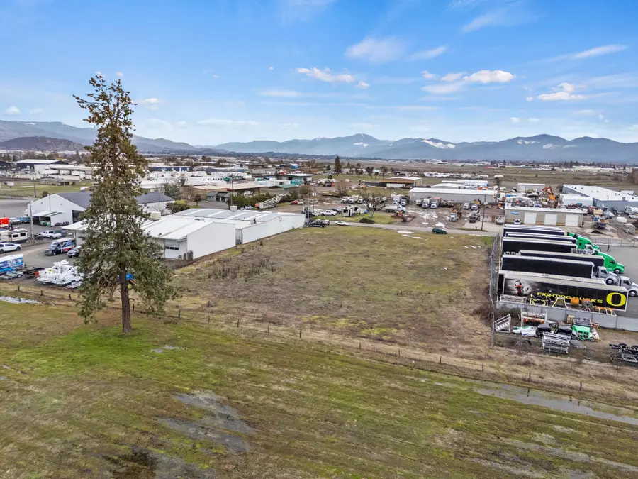 5610 Table Rock Road, Central Point, OR 97502 - Image #3