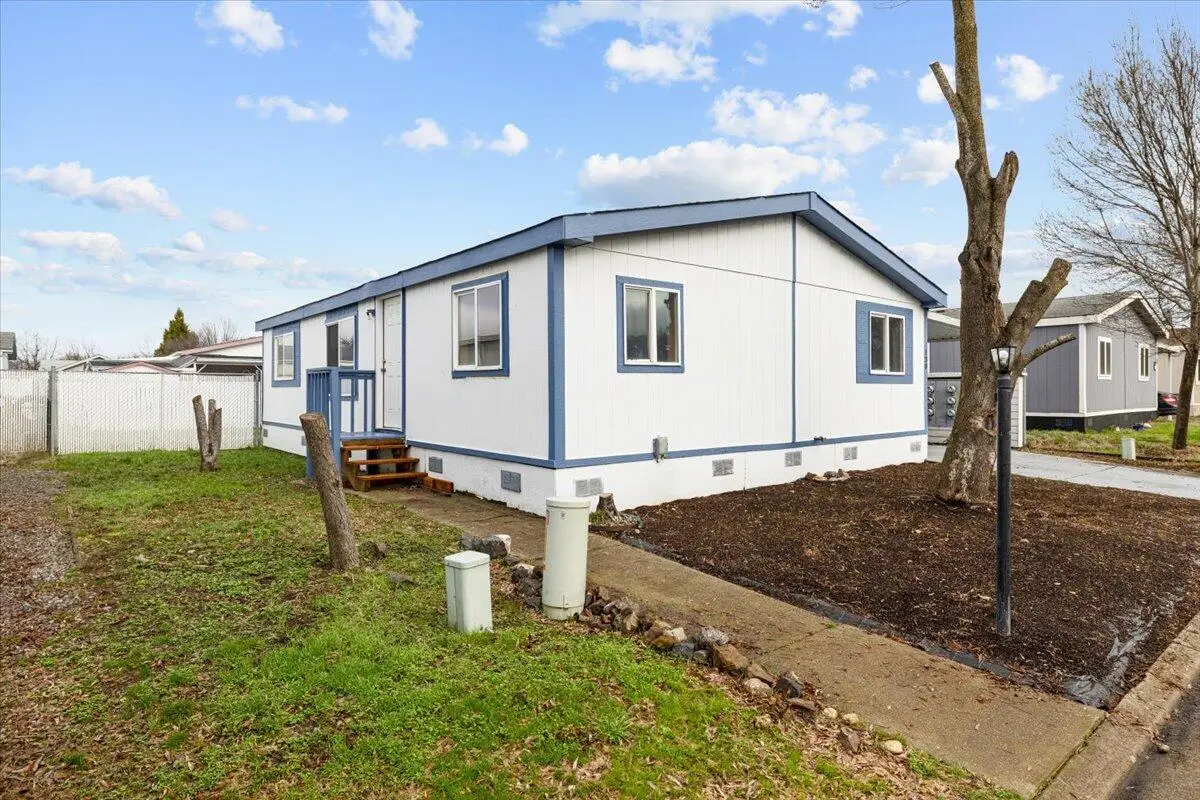 633 E Archwood, Eagle Point, OR 97524 - Image #1