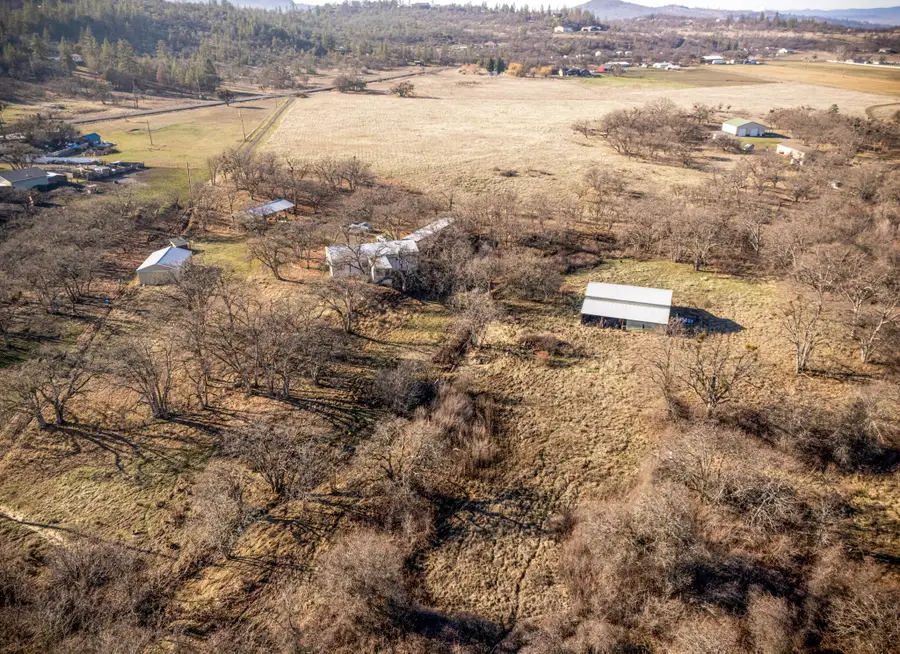 4477 E Antelope Road, Eagle Point, OR 97524 - Image #2