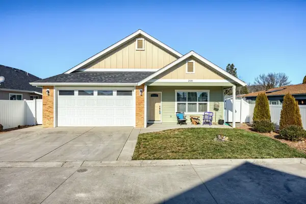 208 SW Blueberry, Grants Pass, OR 97527