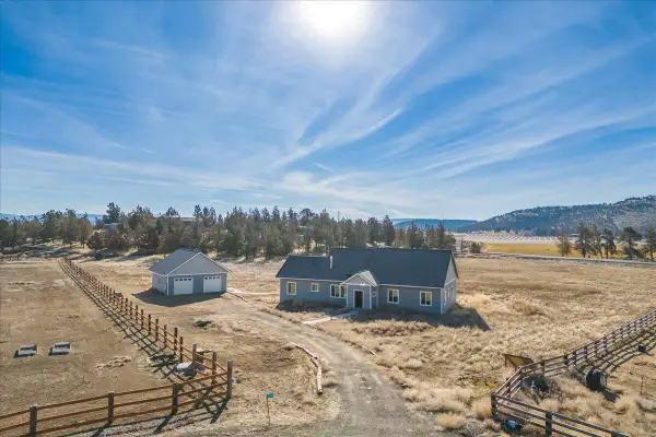 8905 NW Elizabeth, Prineville, OR 97754