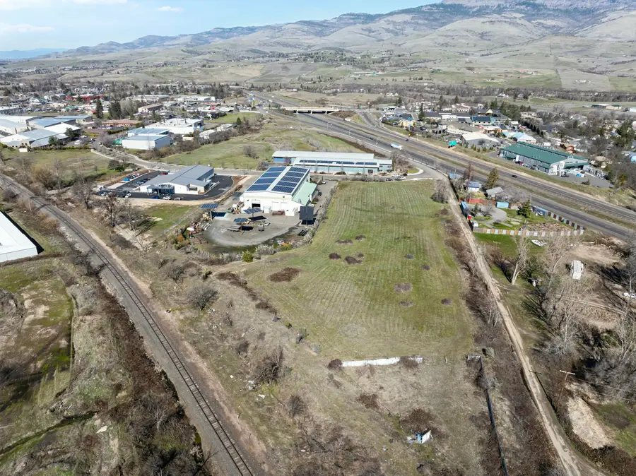 799 E Jefferson, Ashland, OR 97520 - Image #2