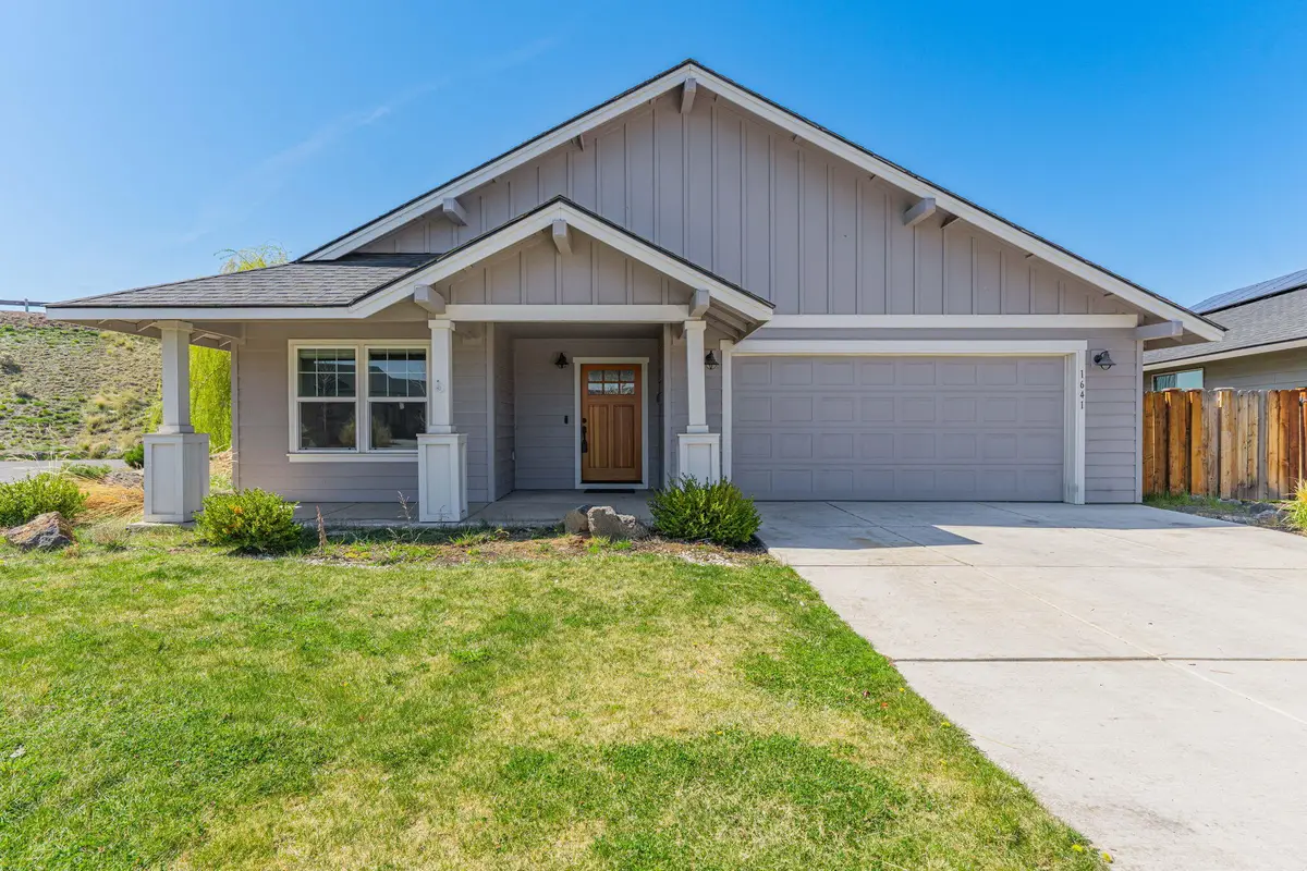 1641 NE 3rd Court, Redmond, OR 97756 - #1