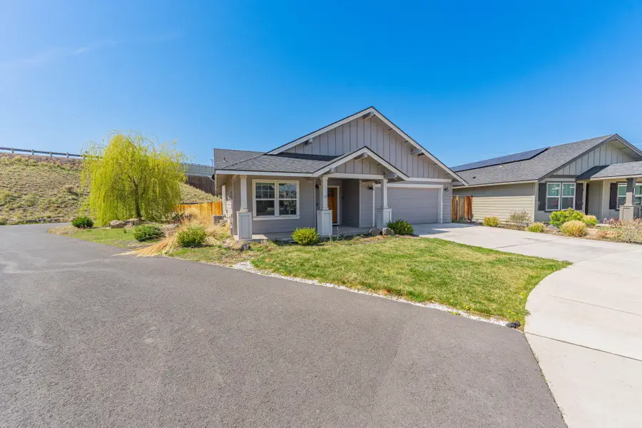 1641 NE 3rd Court, Redmond, OR 97756 - #2
