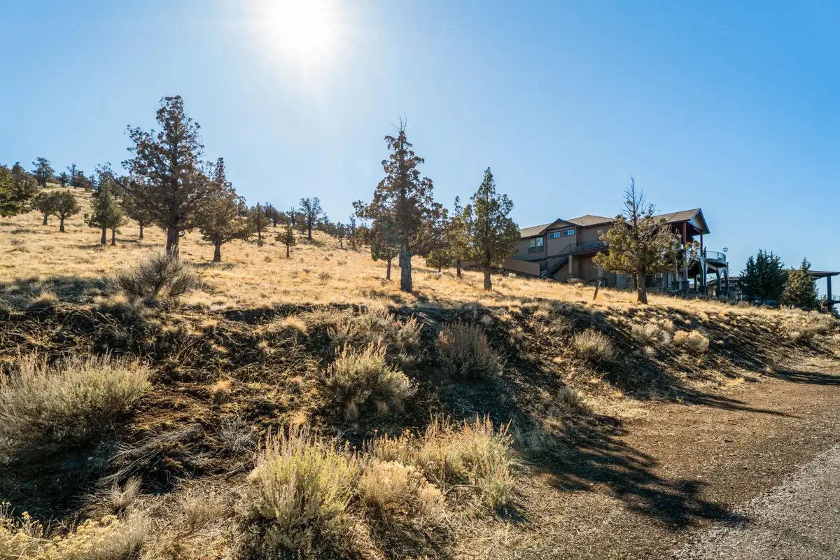 904 Highland View, Redmond, OR 97756 - Image #1