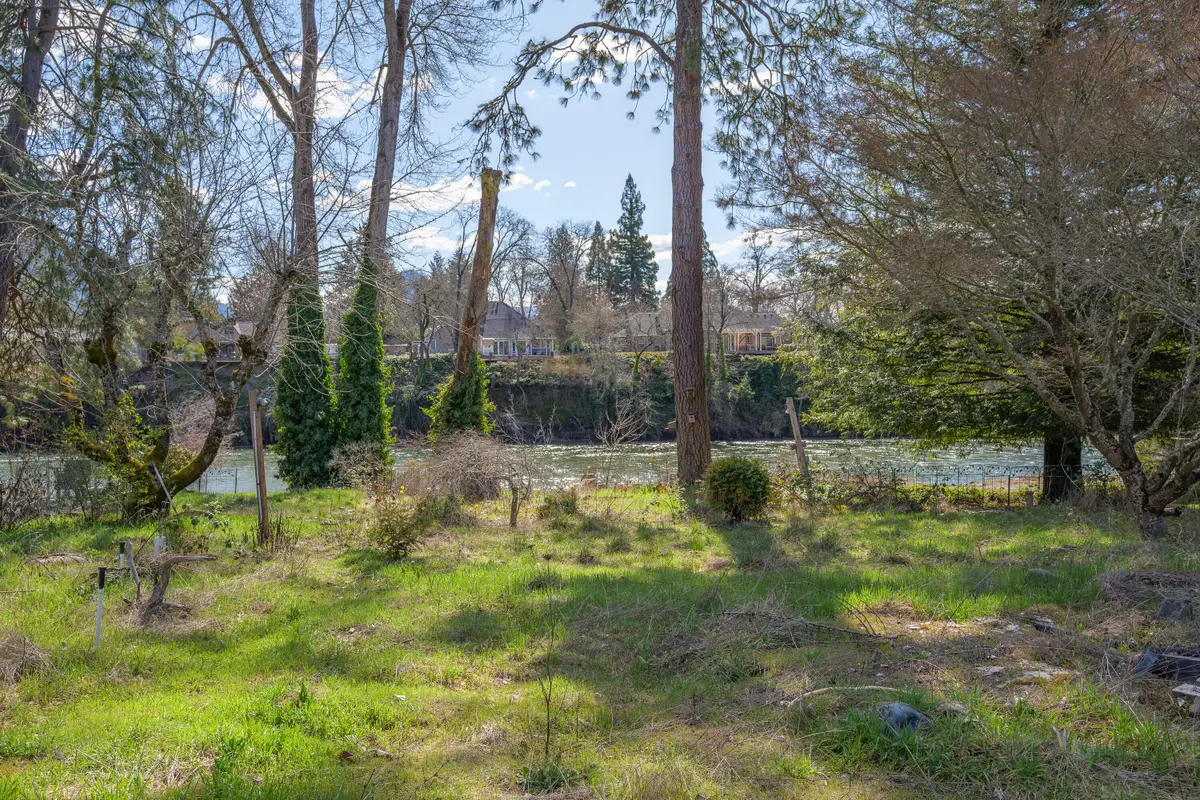 1455 SE Rogue, Grants Pass, OR 97526 - Image #1