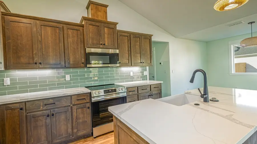 1106 Cascade, Cave Junction, OR 97523 - Image #3