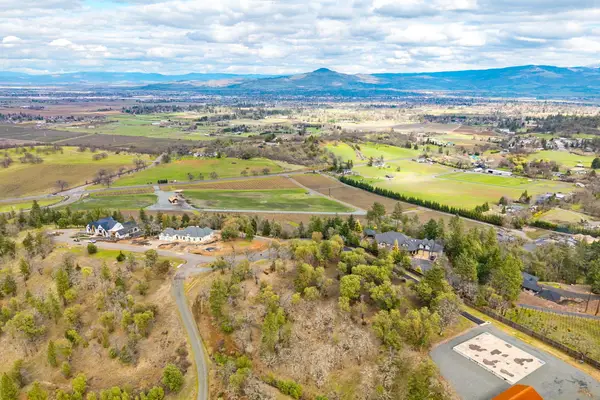 45 Vineyard View, Medford, OR 97501