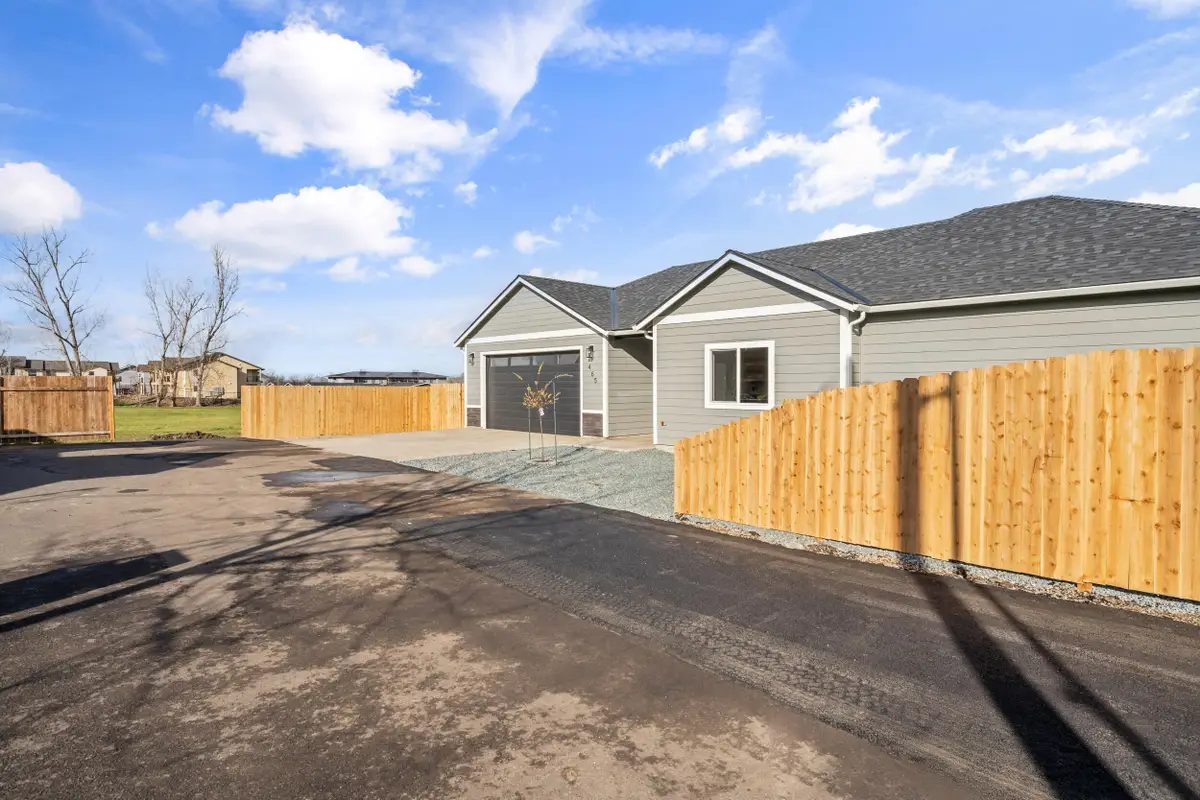 465 Arnos, Talent, OR 97540 - Image #1