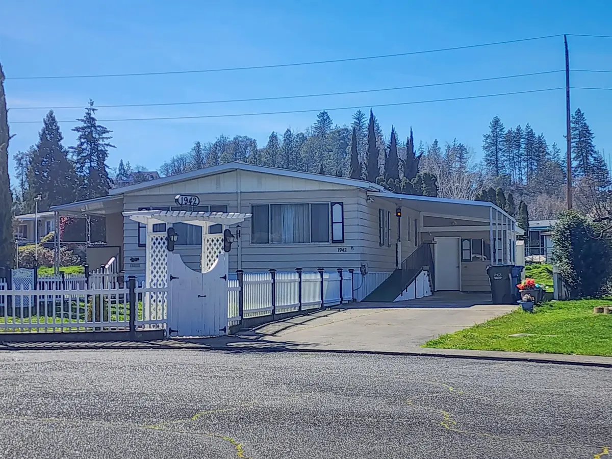 1942 Parkdale Dr, Grants Pass, OR 97527 - Image #1