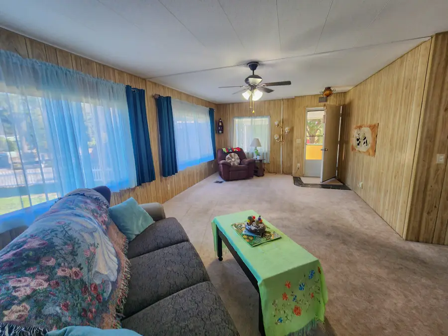 1942 Parkdale Dr, Grants Pass, OR 97527 - Image #2