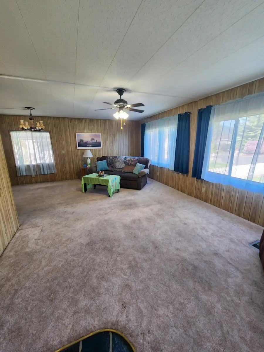 1942 Parkdale Dr, Grants Pass, OR 97527 - Image #3