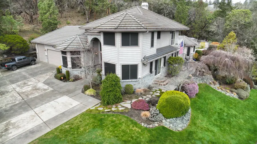 1285 NW Cooke, Grants Pass, OR 97526 - Image #2