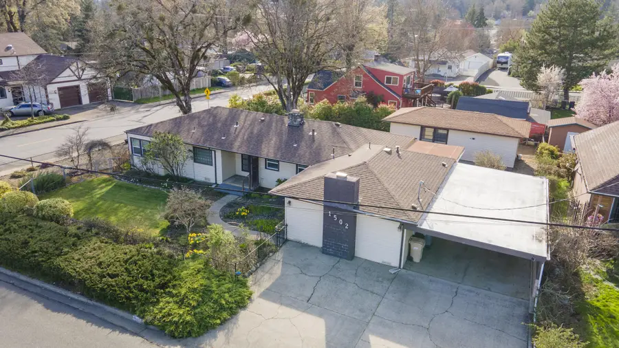 1502 NW Lawnridge, Grants Pass, OR 97526 - Image #2