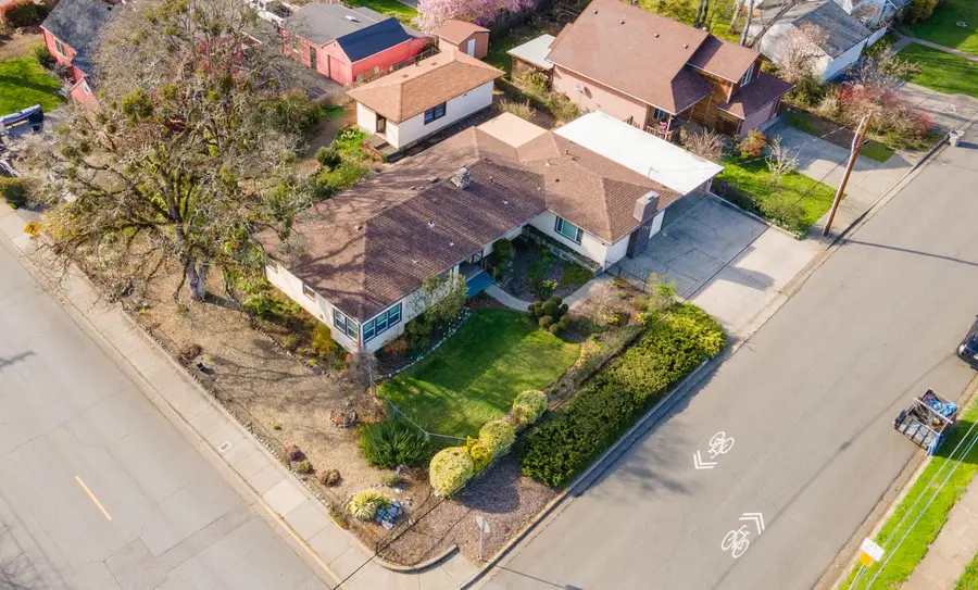 1502 NW Lawnridge, Grants Pass, OR 97526 - Image #3