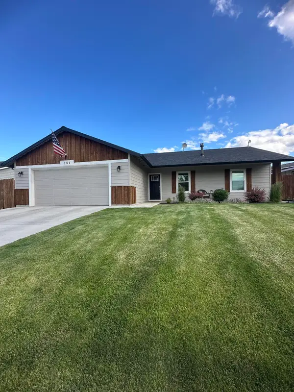 681 NE Begonia, Madras, OR 97741