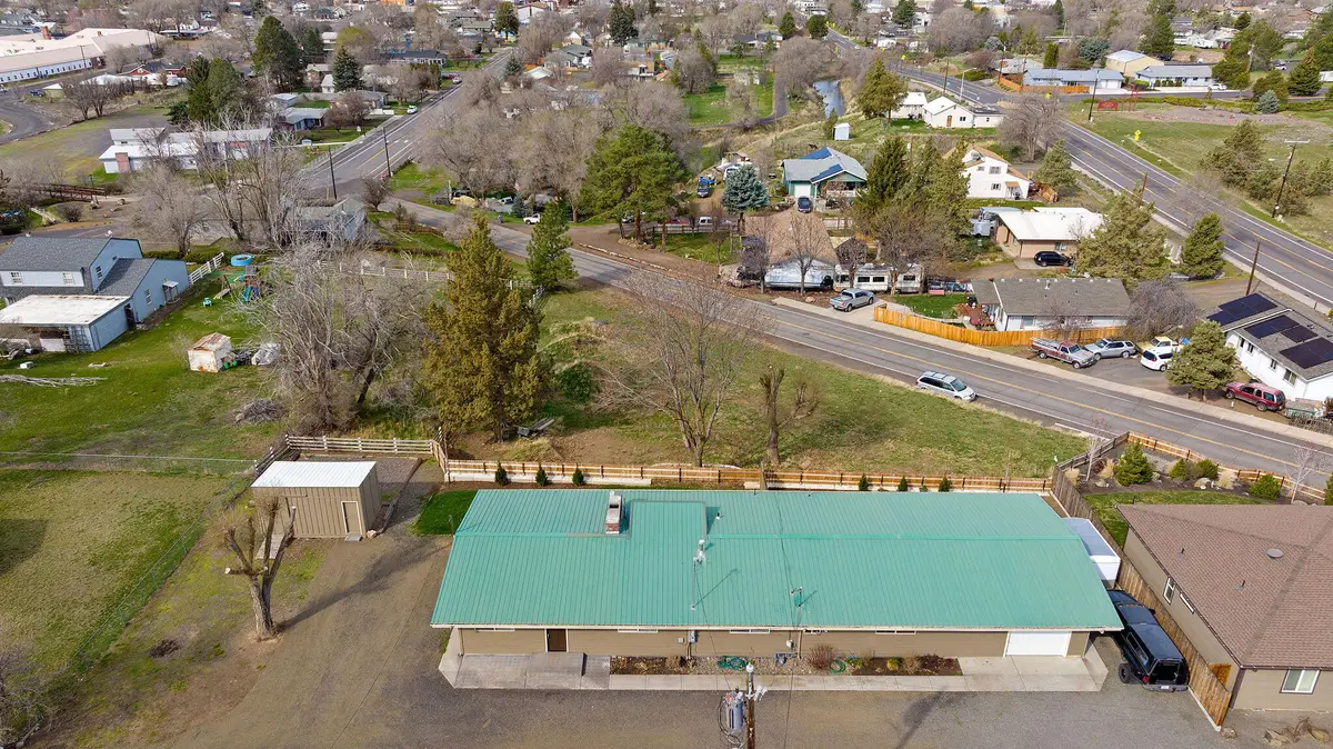 76 SE Hoff, Madras, OR 97741 - Image #1