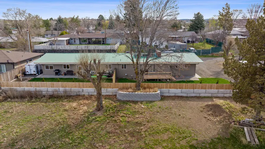 76 SE Hoff, Madras, OR 97741 - Image #2