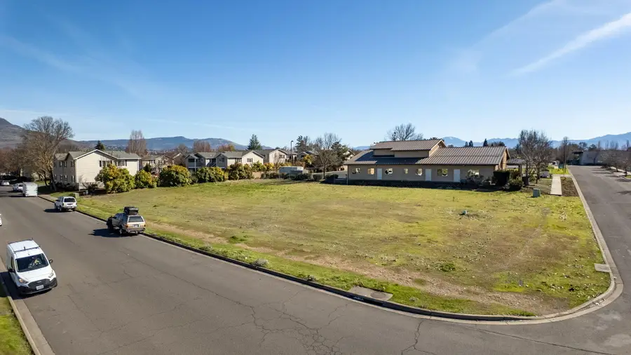 1924 Sky Park, Medford, OR 97504 - Image #3